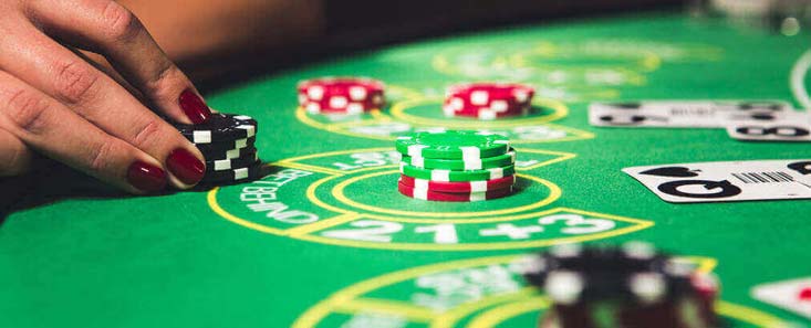 Les paris arrière vous permettent de jouer au blackjack en direct même si vous n'obtenez pas de siège